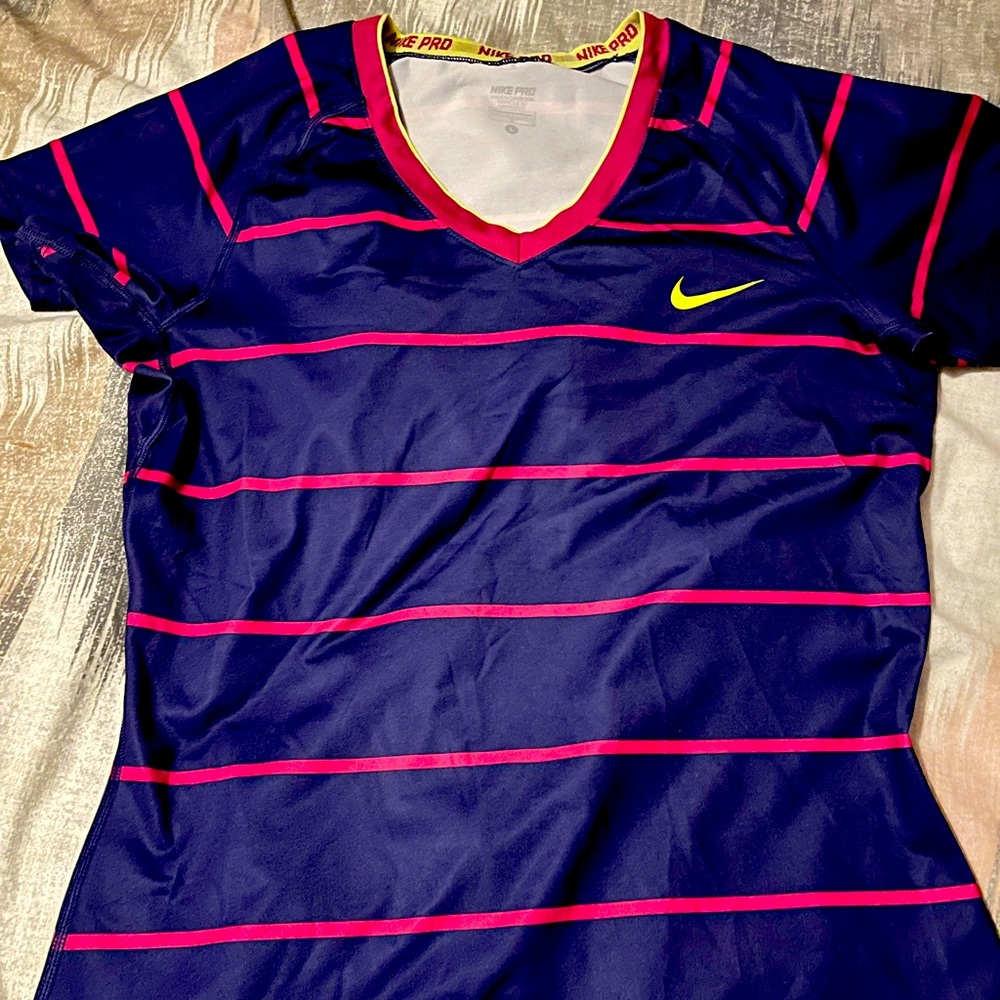 Size Large Nike Workout Top